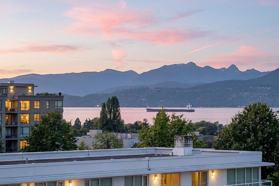 1576 W 8 Avenue Vancouver, BC - 33