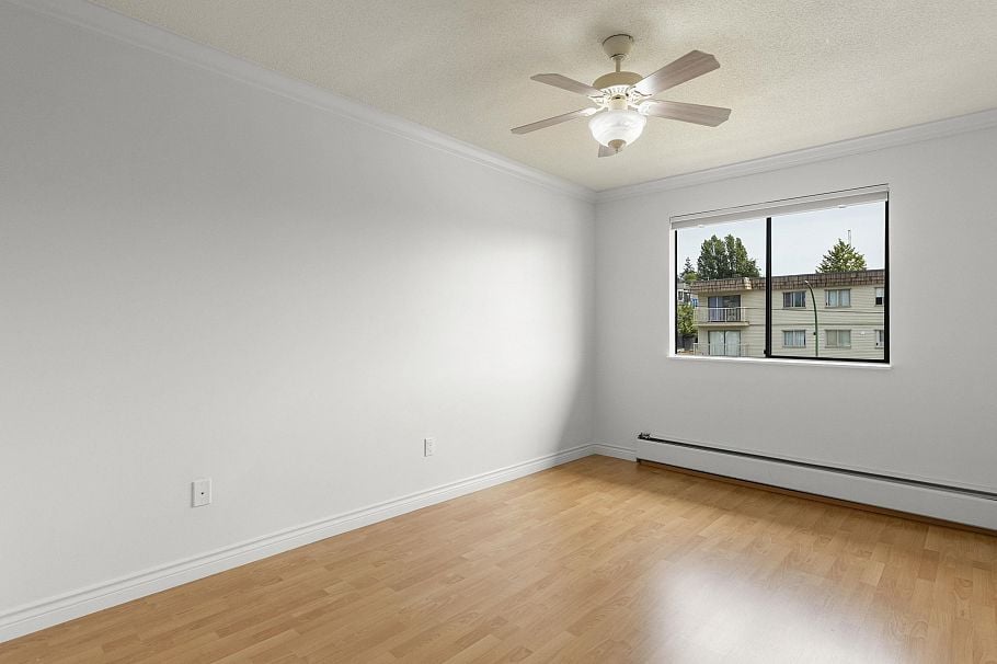 307 308 W 2nd Street North Vancouver, BC - 19
