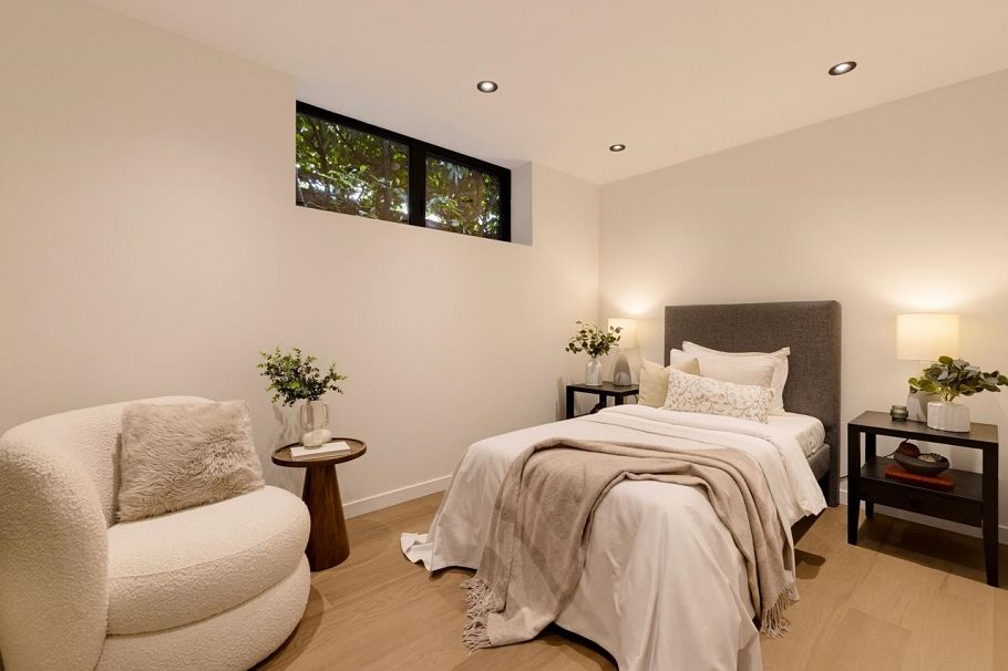 1008 W 17th Street North Vancouver, BC - 30