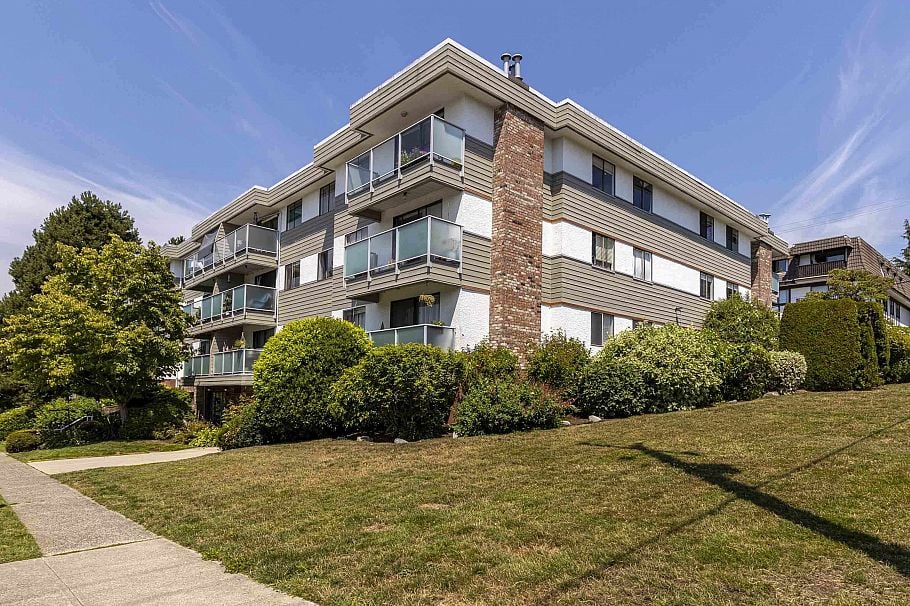 307 308 W 2nd Street North Vancouver, BC - 28