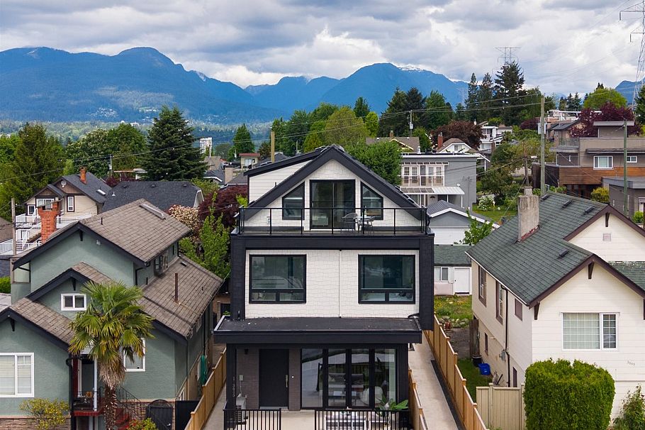1 3645 Dundas Street Vancouver, BC - 27