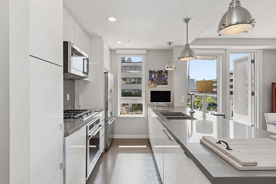 324 255 W 1st Street North Vancouver, BC - 16