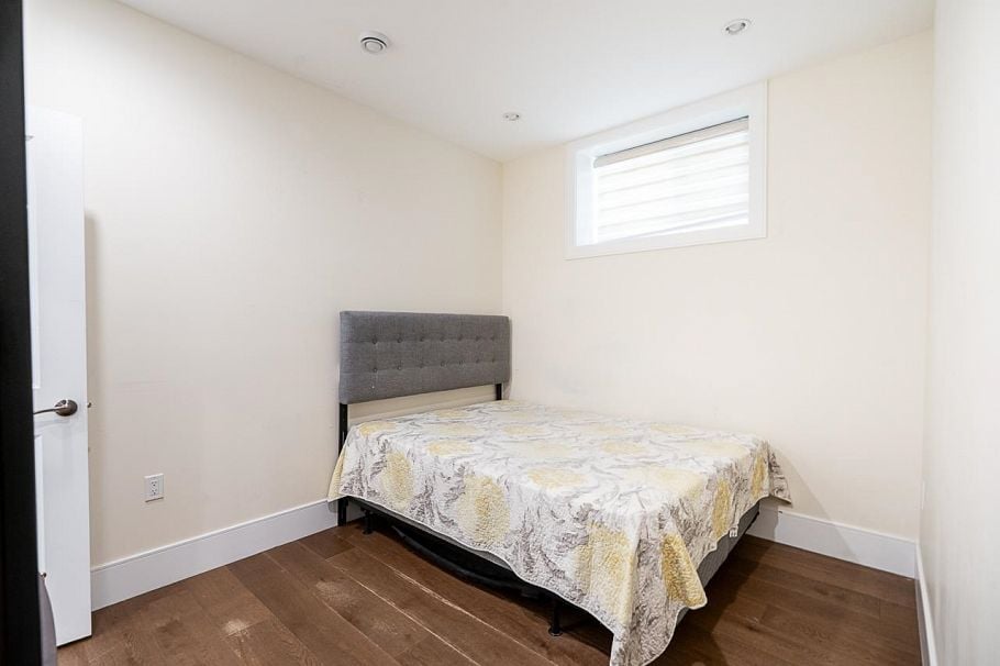 152 W 48th Avenue Vancouver, BC - 32