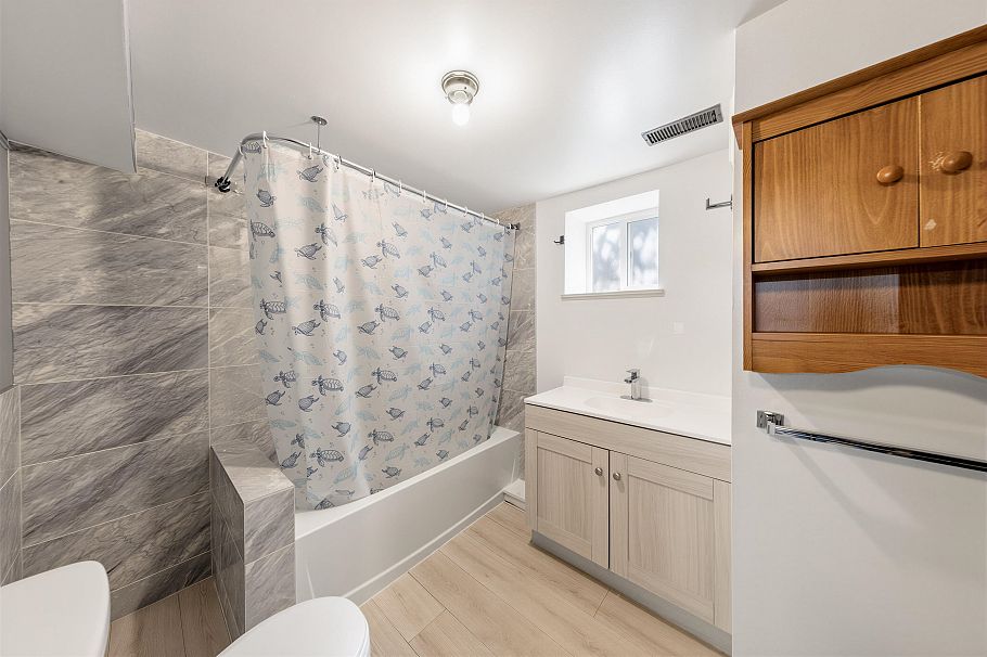 3378 E 26th Avenue Vancouver, BC - 29