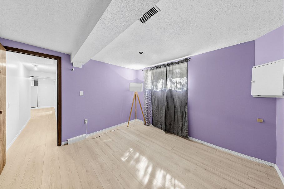3378 E 26th Avenue Vancouver, BC - 32
