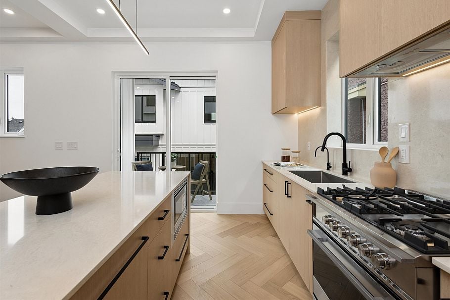 2 3637 E 46th Avenue Vancouver, BC - 15
