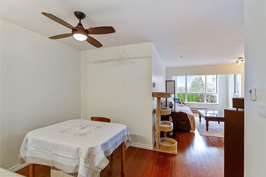 204 155 E 3rd Street North Vancouver, BC - 5