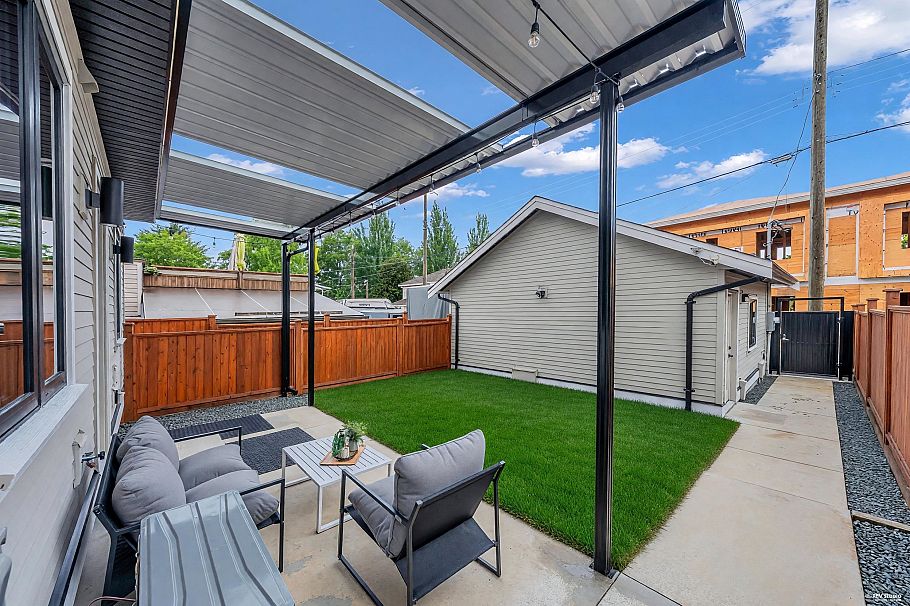 2 3627 E 45th Avenue Vancouver, BC - 30