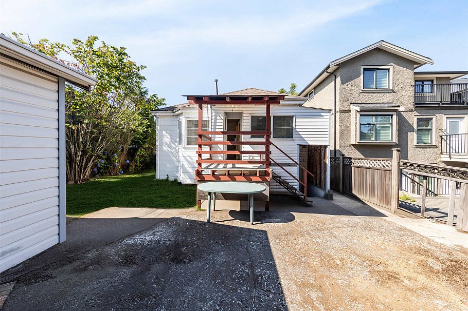 3378 E 26th Avenue Vancouver, BC - 8