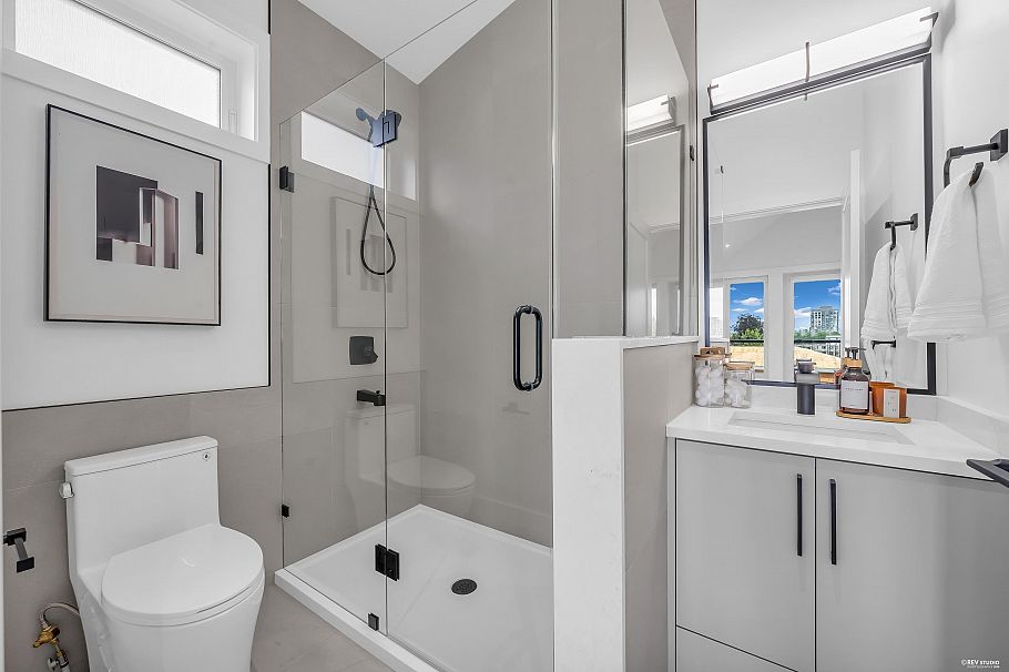 2 3627 E 45th Avenue Vancouver, BC - 25