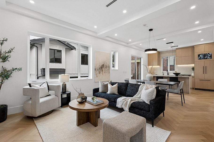 2 3637 E 46th Avenue Vancouver, BC - 1