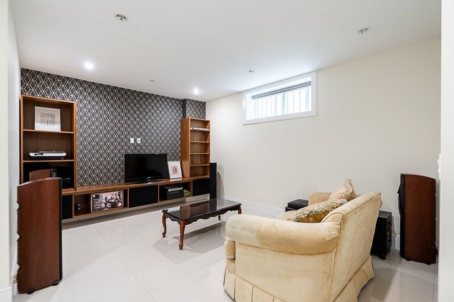 152 W 48th Avenue Vancouver, BC - 25