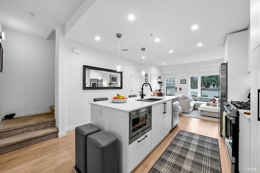 162 565 E 2nd Street North Vancouver, BC - 10