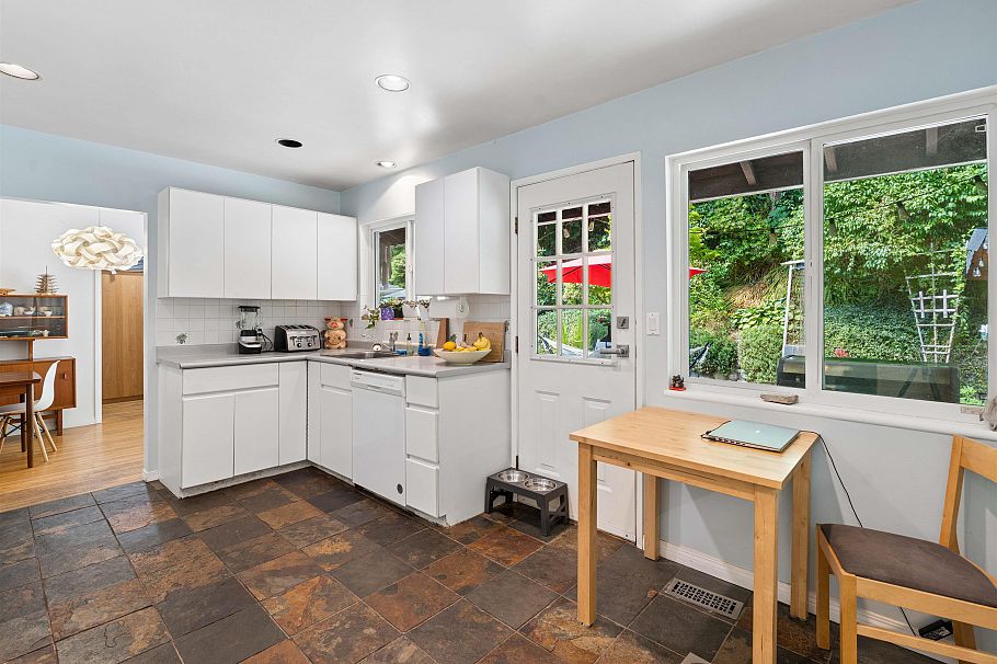 1525 Avonlynn Crescent North Vancouver, BC - 11