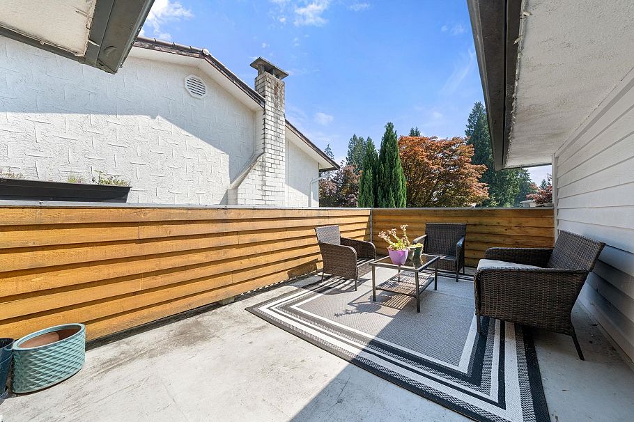 1118 Wendel Place North Vancouver, BC - 24