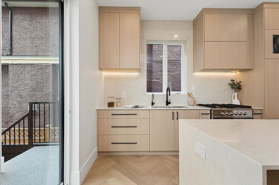 2 3637 E 46th Avenue Vancouver, BC - 11