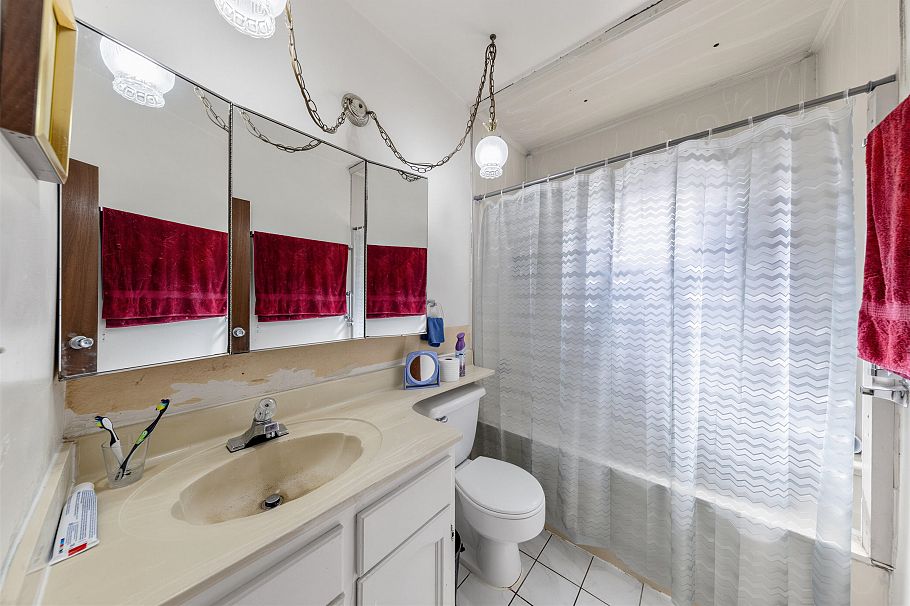 3378 E 26th Avenue Vancouver, BC - 19