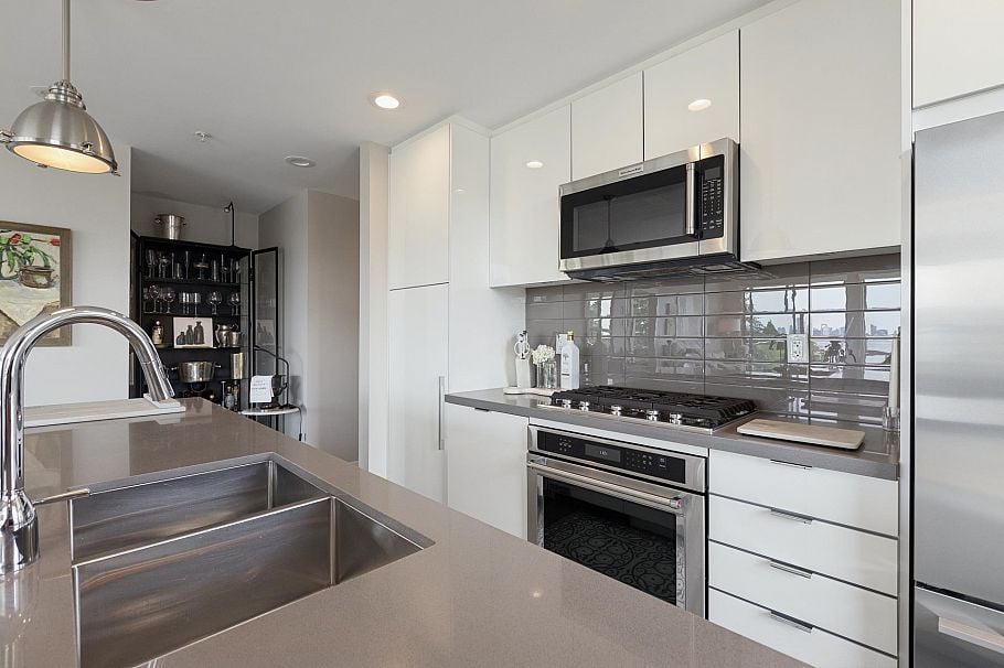 324 255 W 1st Street North Vancouver, BC - 18