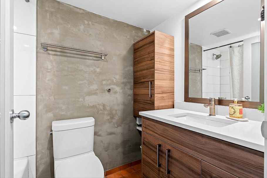 805 22 E Cordova Street Vancouver, BC - 24
