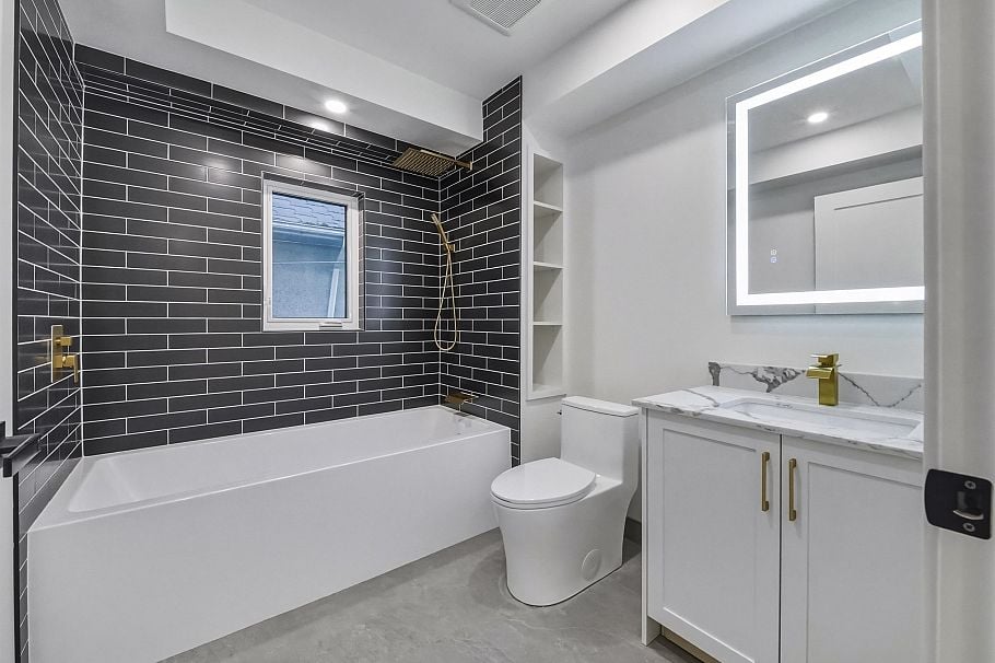 1 2339 Parker Street Vancouver, BC - 16