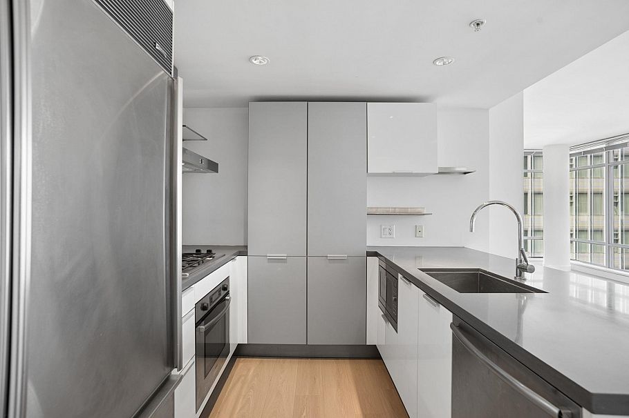2206 788 Richards Street Vancouver, BC - 3