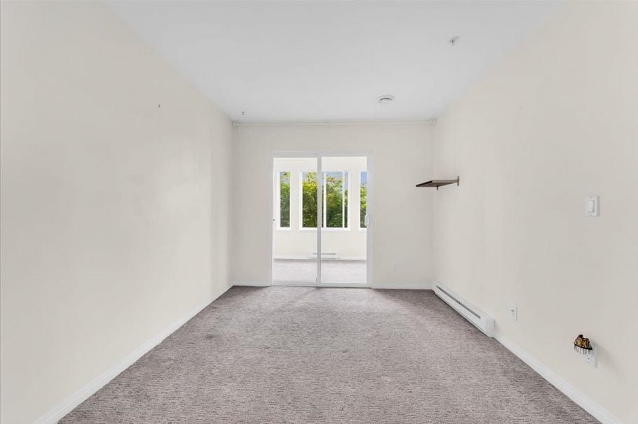 208 333 E 1st Street North Vancouver, BC - 19