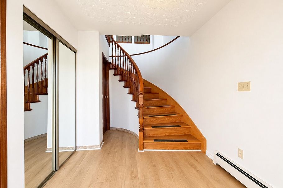 3292 E 43rd Avenue Vancouver, BC - 21