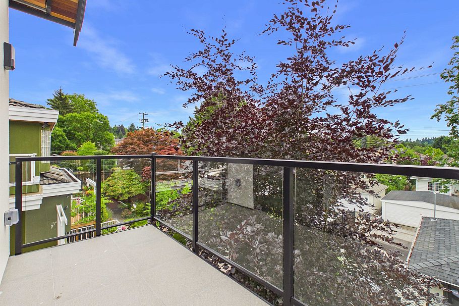 2230 W 21st Avenue Vancouver, BC - 24