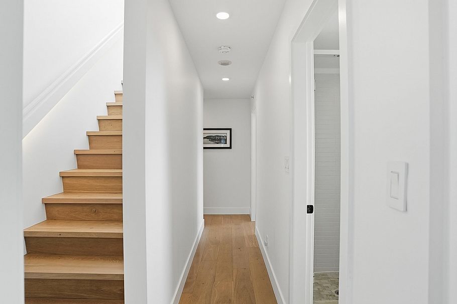 1576 W 8 Avenue Vancouver, BC - 17