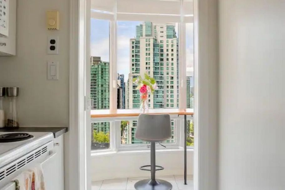 2105 1166 Melville Street Vancouver, BC - 10
