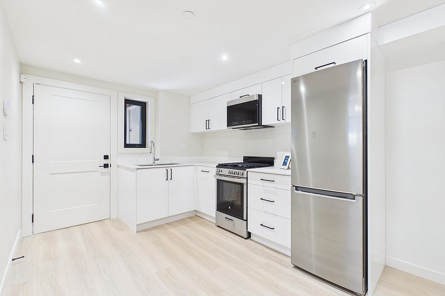 2230 W 21st Avenue Vancouver, BC - 32