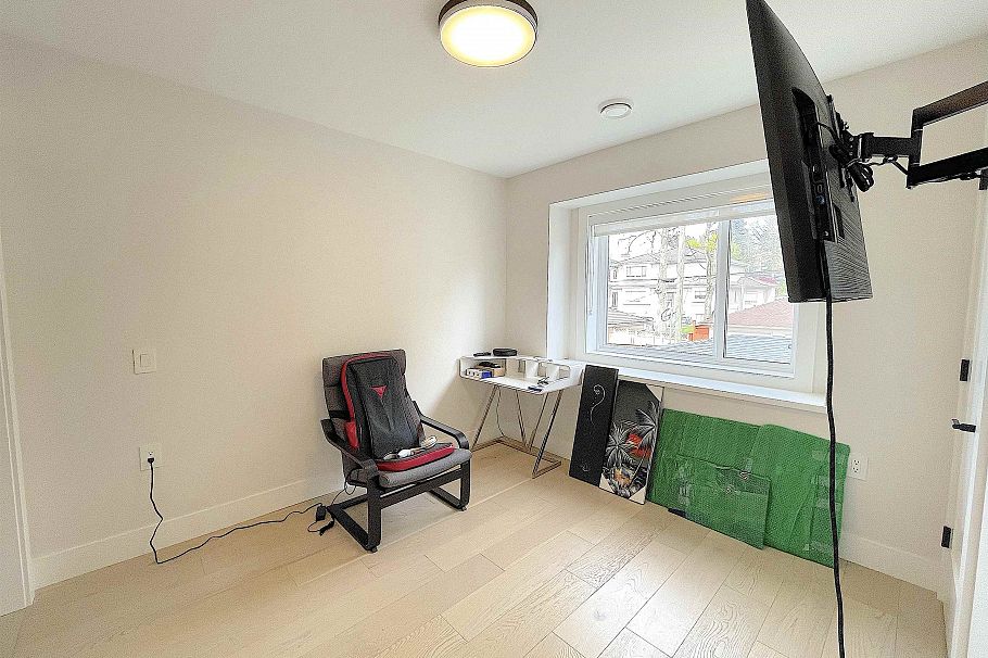 1633 SE Marine Drive Vancouver, BC - 21