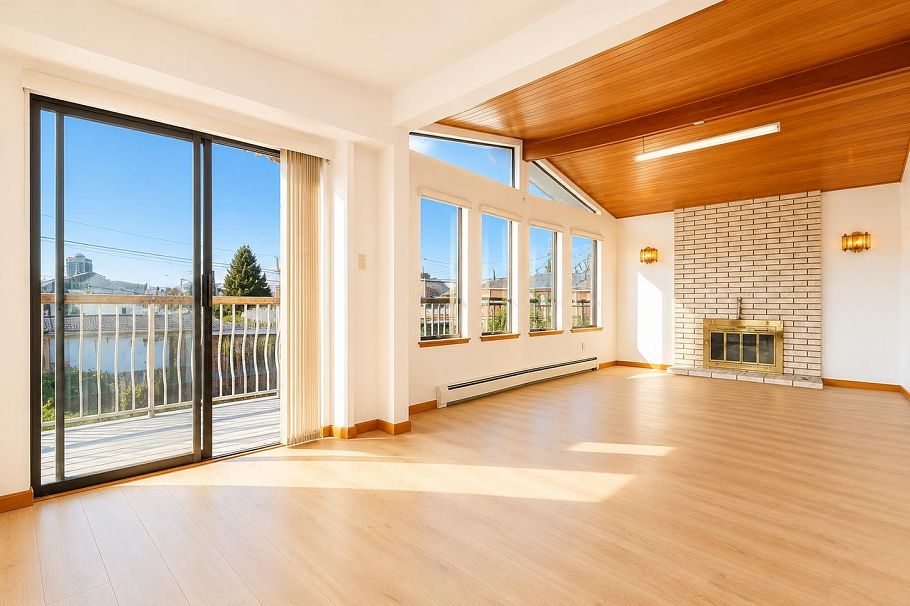 3292 E 43rd Avenue Vancouver, BC - 5