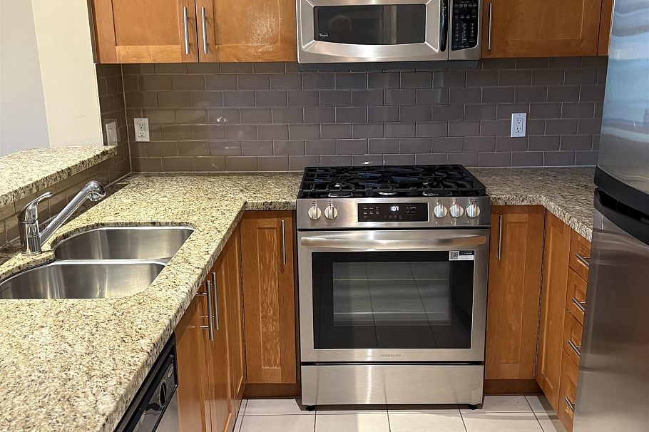 305 4885 Valley Drive Vancouver, BC - 4
