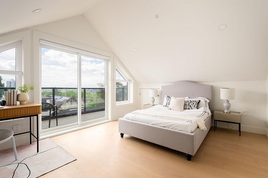 1 3645 Dundas Street Vancouver, BC - 21