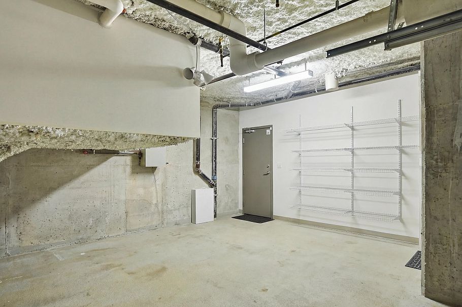 1576 W 8 Avenue Vancouver, BC - 34