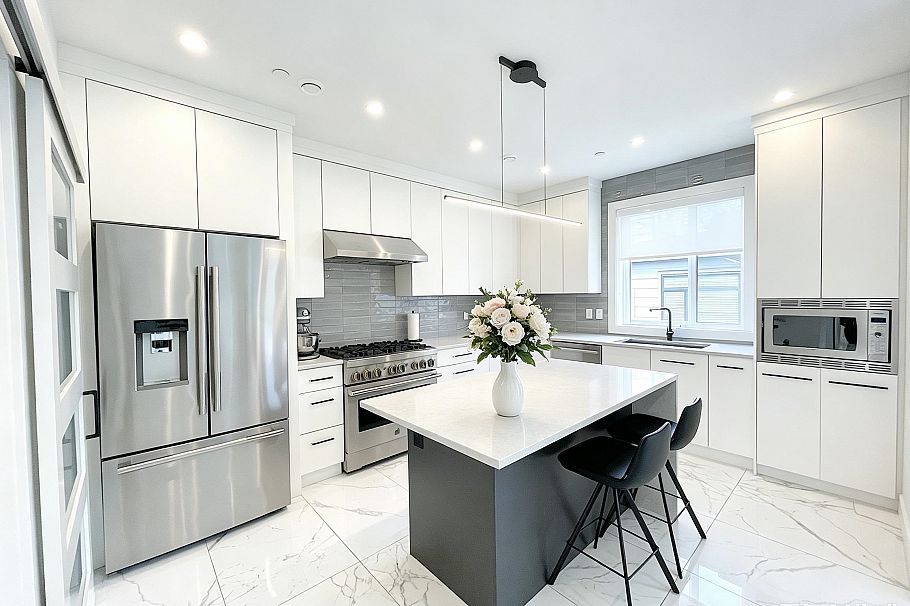 1633 SE Marine Drive Vancouver, BC - 8