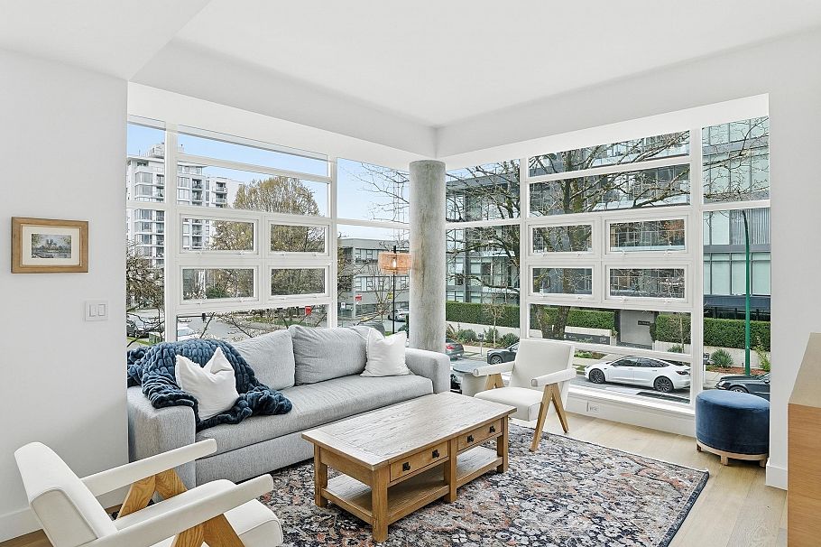 1576 W 8 Avenue Vancouver, BC - 11