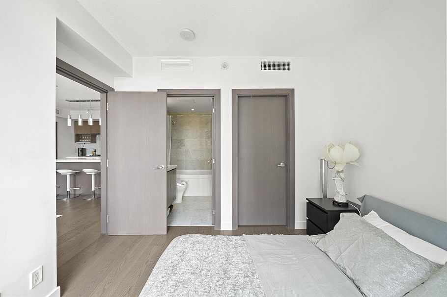 1251 38 Smithe Street Vancouver, BC - 14