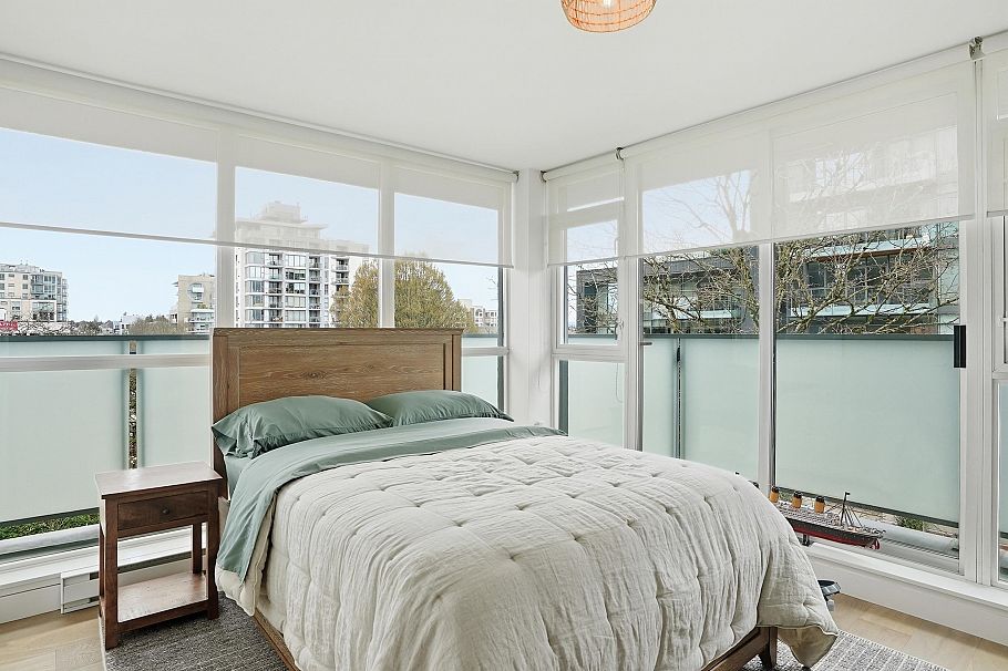 1576 W 8 Avenue Vancouver, BC - 23