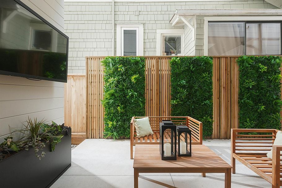 1 2637 W 12th Avenue Vancouver, BC - 1