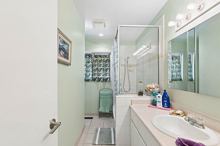 1525 Avonlynn Crescent North Vancouver, BC - 14