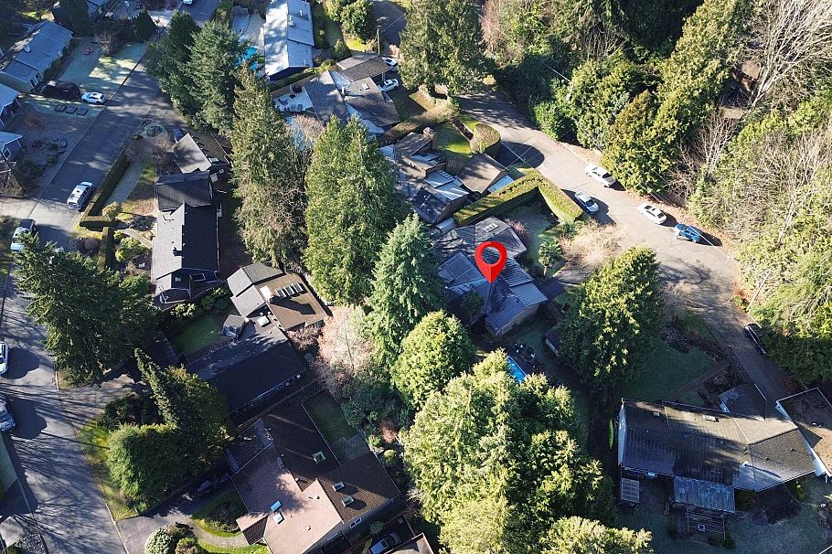 1670 Ayleslynn Drive North Vancouver, BC - 33