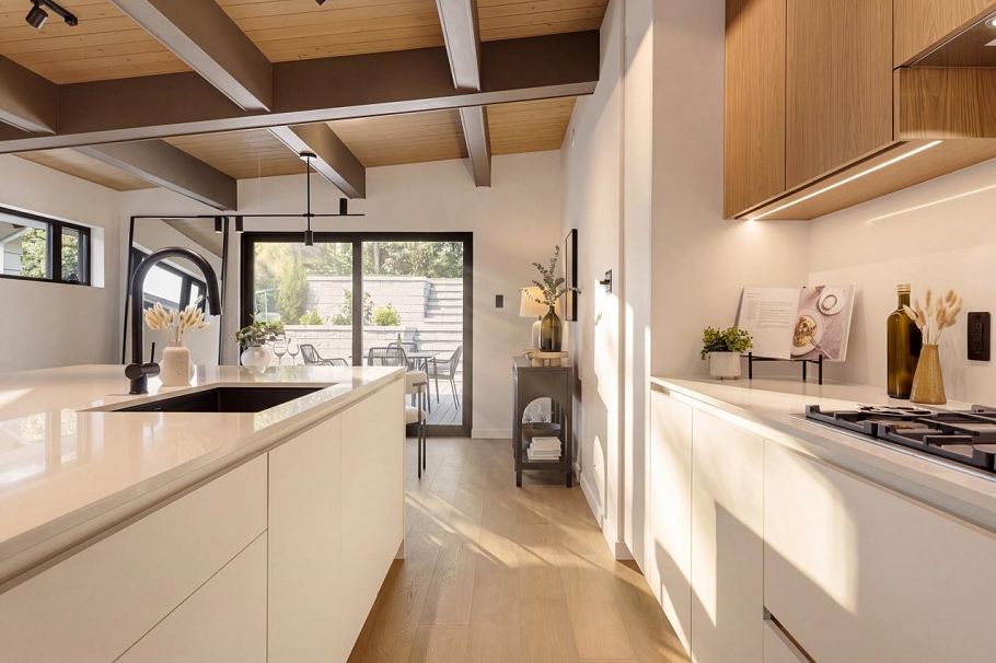 1008 W 17th Street North Vancouver, BC - 8