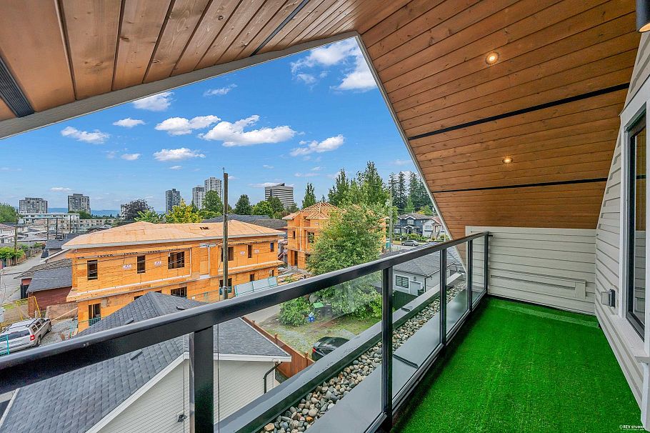2 3627 E 45th Avenue Vancouver, BC - 27