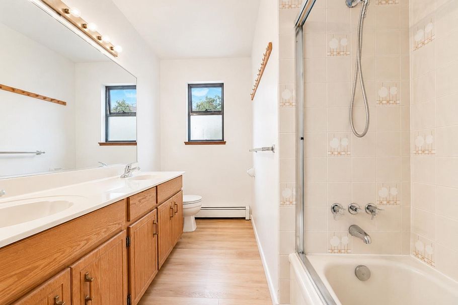 3292 E 43rd Avenue Vancouver, BC - 19