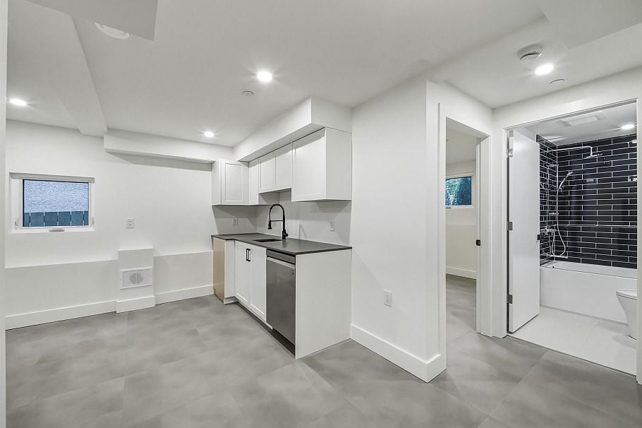 1 2339 Parker Street Vancouver, BC - 19
