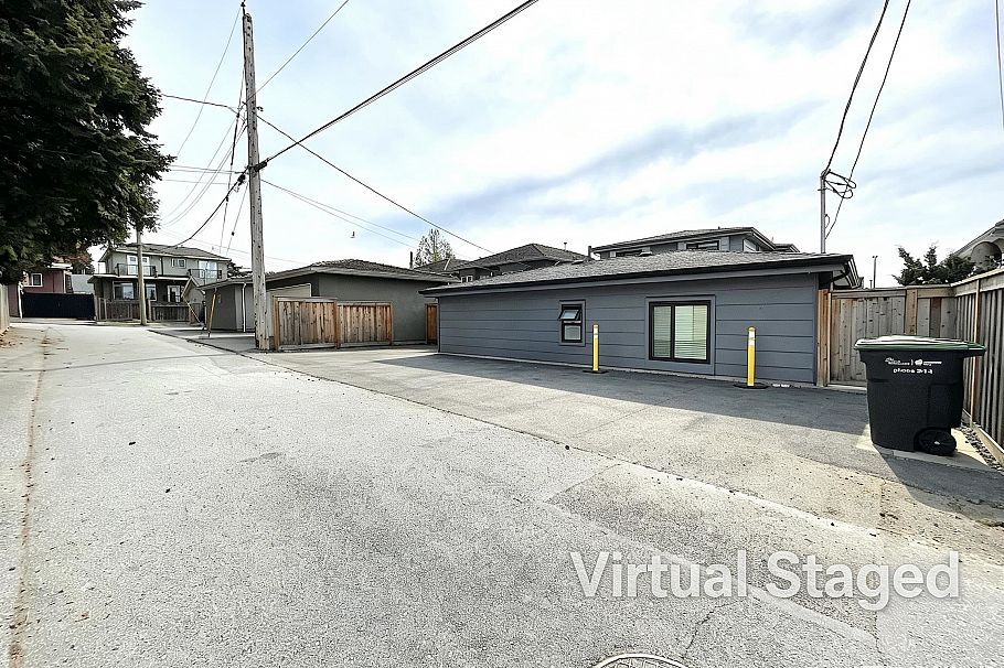 1633 SE Marine Drive Vancouver, BC - 37