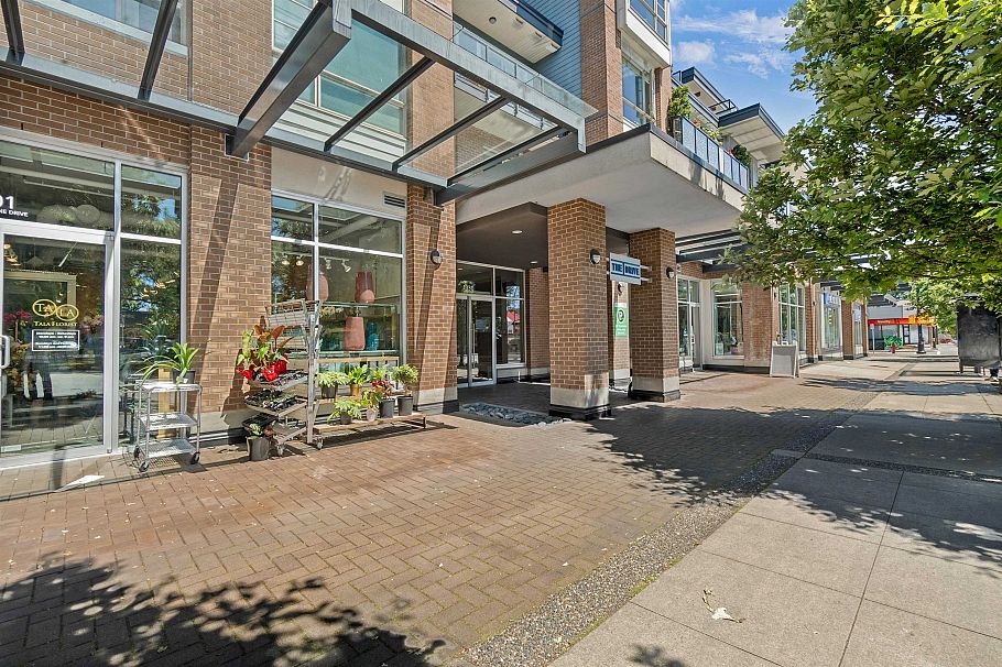 319 1330 Marine Drive North Vancouver, BC - 27