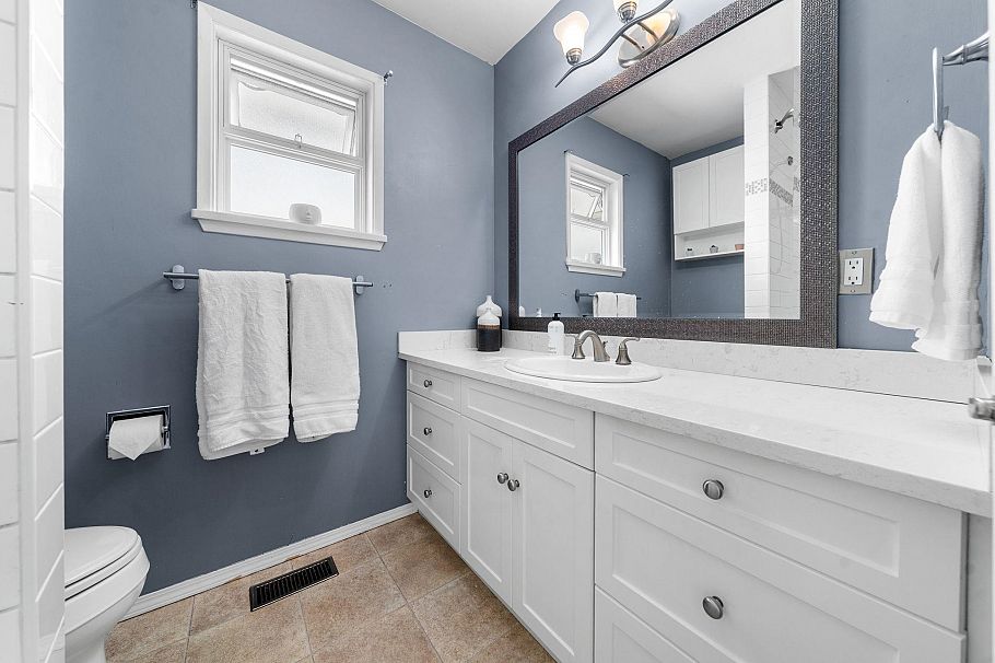 1118 Wendel Place North Vancouver, BC - 22